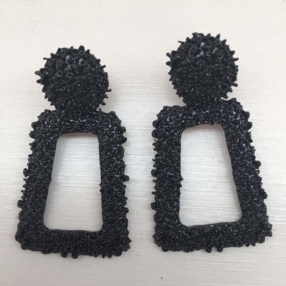 🔴𝟱/$𝟭𝟱🔴𝗖𝗟𝗘𝗔𝗥𝗔𝗡𝗖𝗘 Black Earrings NEW - Picture 4 of 10